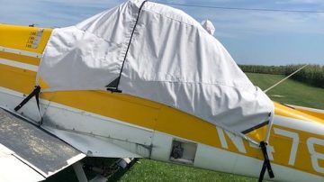 Banda: una avioneta con destino a Tucumán aterrizó de emergencia en un campo en Los Ardiles