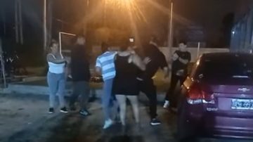 VIDEO | Dos mujeres agredieron a un hombre debido a su nueva relación amorosa