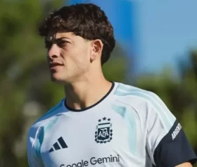 El gracioso llamado de Scaloni a Giay: ¡el defensor dormía cuando lo citaron a la Selección!