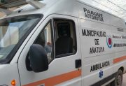 Niña de 3 años terminó inconsciente tras ser atropellada por otro menor mientras jugaba en una plaza