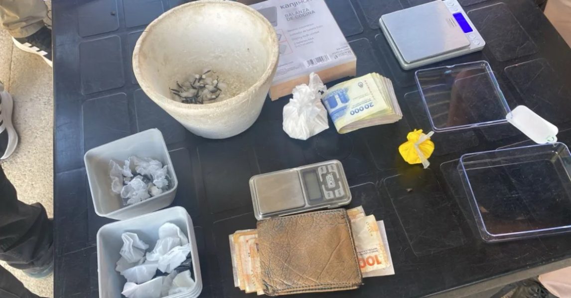 Una denuncia anónima desbarató un kiosco de cocaína en Estación Simbolar