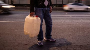 Añatuya: con un bidón con nafta bajo el brazo, amenazaba con prender fuego a los transeúntes