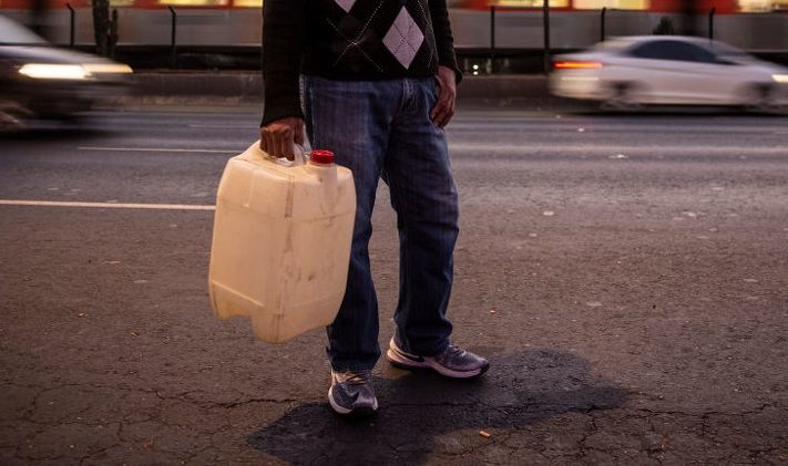 Añatuya: con un bidón con nafta bajo el brazo, amenazaba con prender fuego a los transeúntes