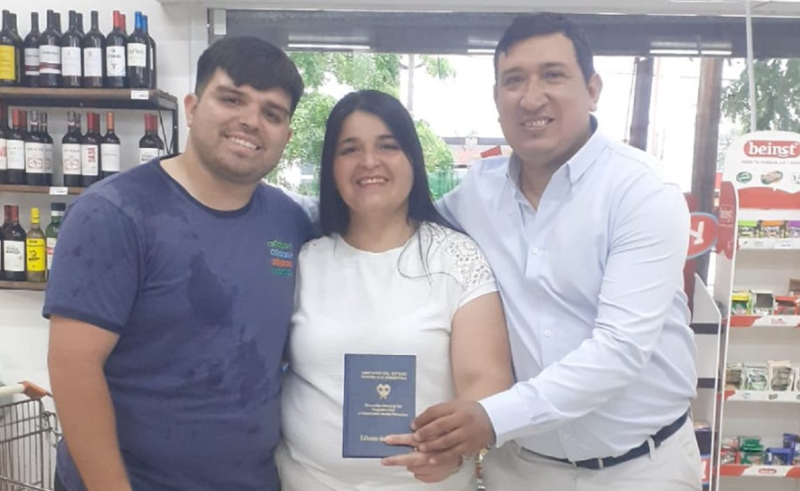 La noticia que te va a sacar una sonrisa: se casó y como su hijo no pudo estar, lo sorprendió en su trabajo