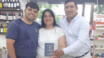 La noticia que te va a sacar una sonrisa: se casó y como su hijo no pudo estar, lo sorprendió en su trabajo