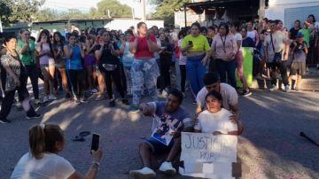 “Mi hija no puede salir”: bronca tras la liberación del DJ acusado de abusar de una niña durante un velorio