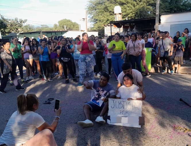 “Mi hija no puede salir”: bronca tras la liberación del DJ acusado de abusar de una niña durante un velorio