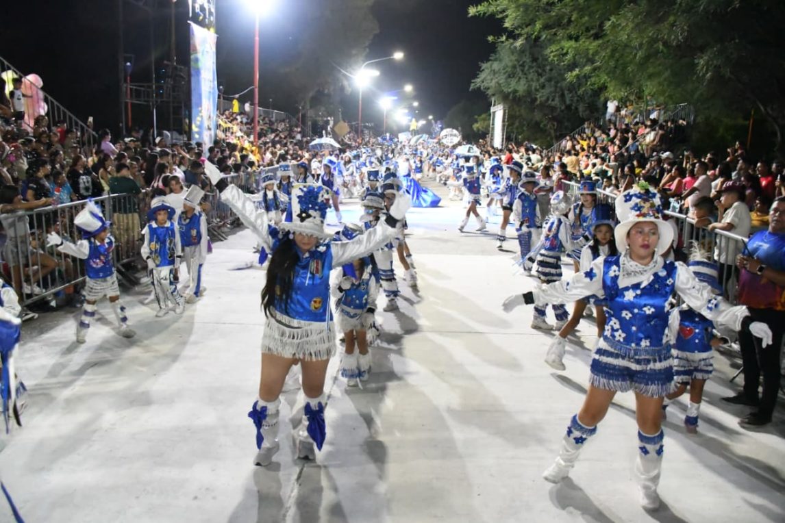 Multitudinario regreso: los corsos 2026 brillaron ante miles de santiagueños