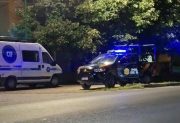 Horror en Santa Lucía: asesinaron a tiros a un joven que vendía pan y prendieron fuego una garita policial