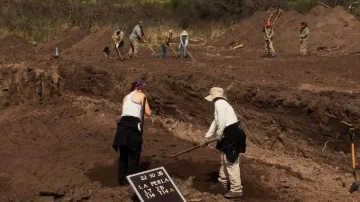 Histórico: identifican a 12 desaparecidos en una fosa común del ex centro clandestino La Perla