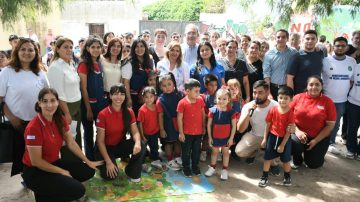 La intendente Fuentes encabezó la jornada de “Eco Acción” en el barrio 8 de Abril junto a estudiantes y vecinos