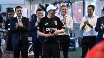 Coudet puso primera en River y dejó un aviso al plantel: “No miro edad ni nombre”