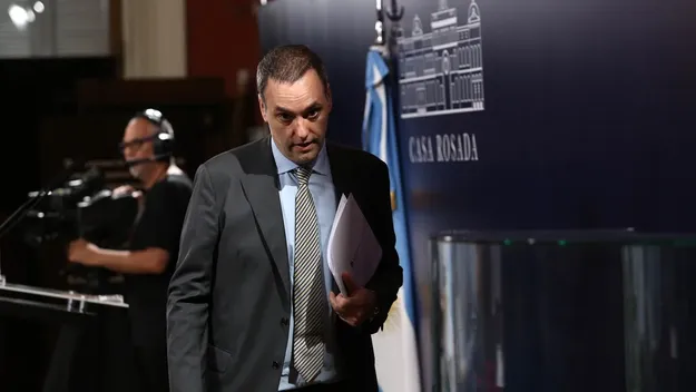 Caso Adorni: el juez Lijo levanta el secreto fiscal y bancario para rastrear el financiamiento de sus viajes