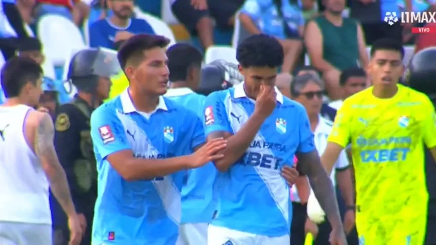 Escándalo en Perú: acusan a un futbolista argentino de racismo en pleno partido