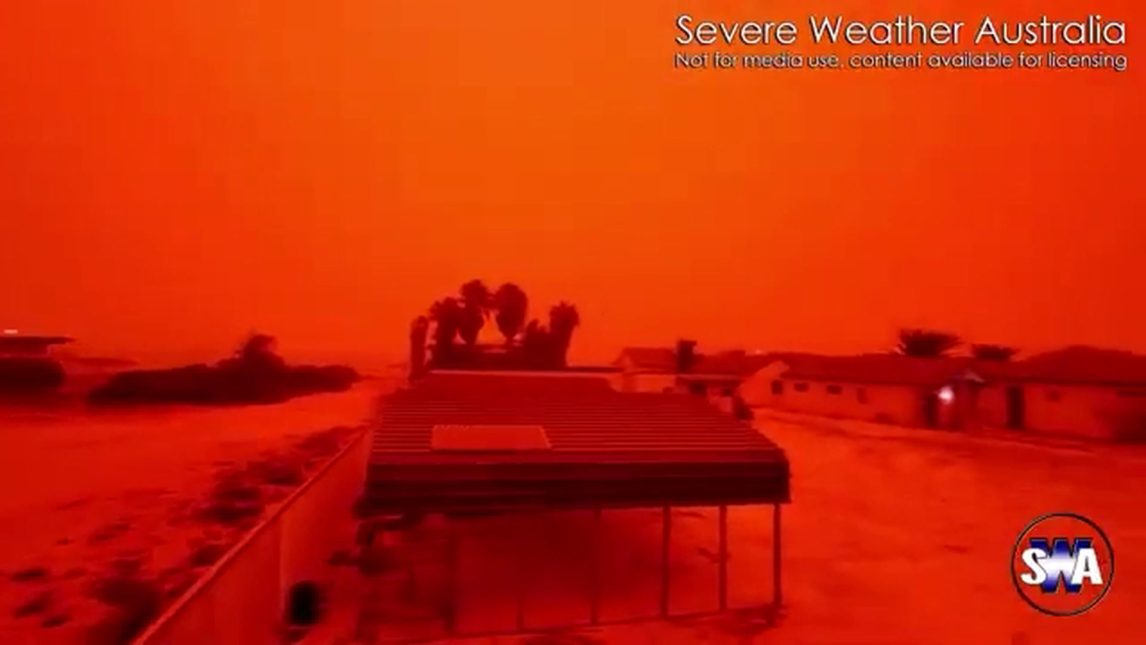 Australia: el ciclón Narelle tiñó el cielo de rojo sangre