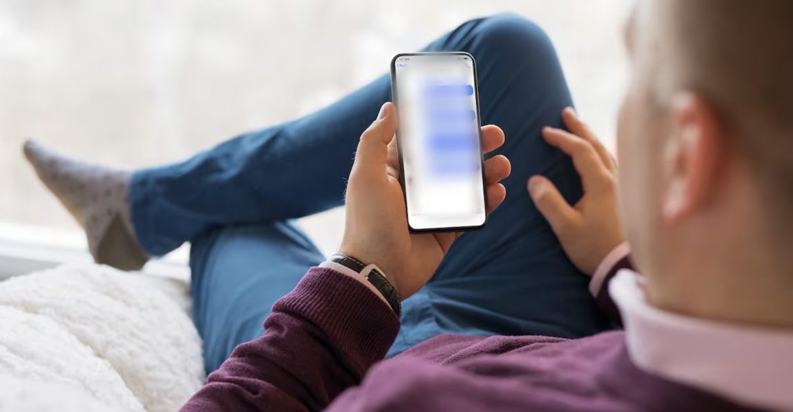 Frías: publicó fotos íntimas en el grupo equivocado y fue desplazado de su trabajo