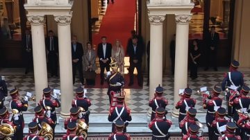 Insólito festejo: Granaderos tocaron ABBA en Casa Rosada por el cumpleaños de Karina Milei