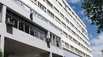 Tragedia en el Churruca: una mujer se arrojó desde el cuarto piso en medio de una feroz crisis hospitalaria