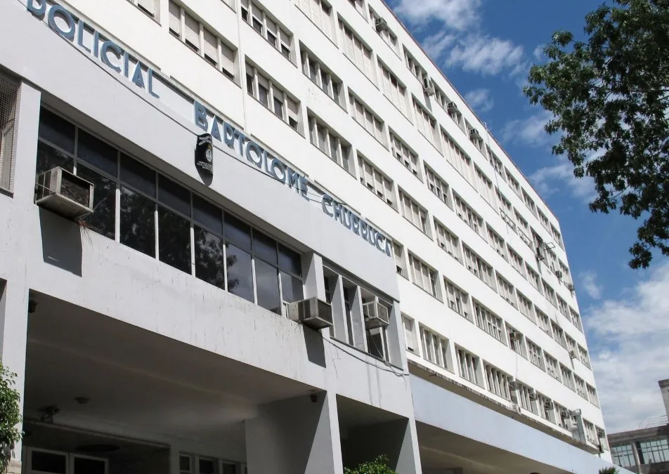 Tragedia en el Churruca: una mujer se arrojó desde el cuarto piso en medio de una feroz crisis hospitalaria