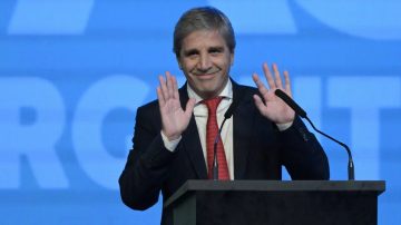 Luis Caputo anticipó que la inflación de febrero estará por debajo del 2,9% de enero