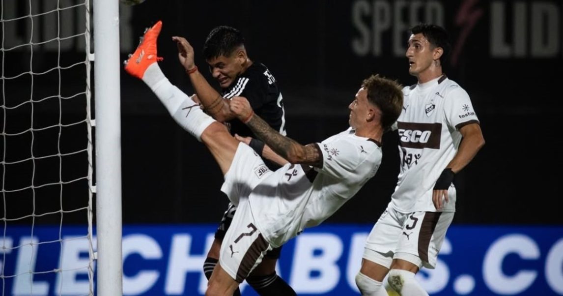 Deportivo Riestra y Platense empataron sin goles por la figura de Nacho Arce