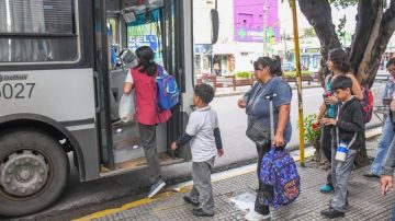 La intendente Fuentes aseguró la continuidad del boleto estudiantil gratuito para el nivel primario