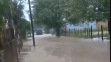 Sachayoj amaneció bajo una copiosa lluvia que dejó las calles intransitables
