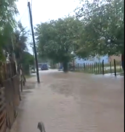 Sachayoj amaneció bajo una copiosa lluvia que dejó las calles intransitables