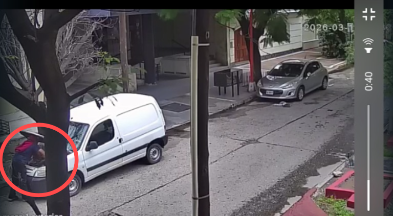 Video: se roba la batería de una camioneta en menos de 30 segundos