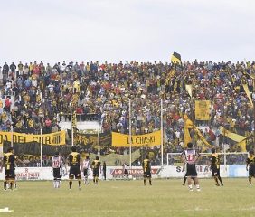 ¿Qué club le copó la cancha a su rival en un clásico de la Liga Santiagueña?