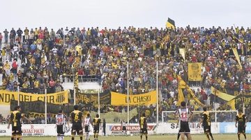 ¿Qué club le copó la cancha a su rival en un clásico de la Liga Santiagueña?