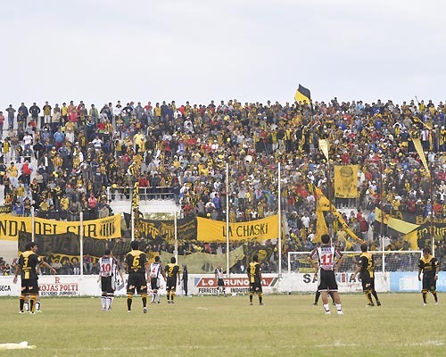 ¿Qué club le copó la cancha a su rival en un clásico de la Liga Santiagueña?