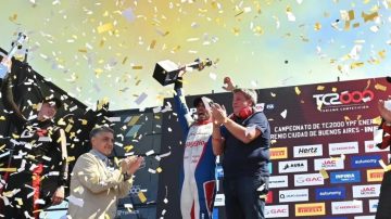 Franco Riva ganó el TC2000 en el circuito callejero de Buenos Aires ante más de 70 mil personas