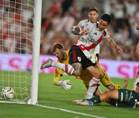 Coudet debutó con un triunfo ante Sarmiento en el Monumental y River se prende arriba en la zona B