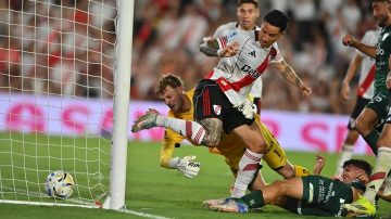 Coudet debutó con un triunfo ante Sarmiento en el Monumental y River se prende arriba en la zona B