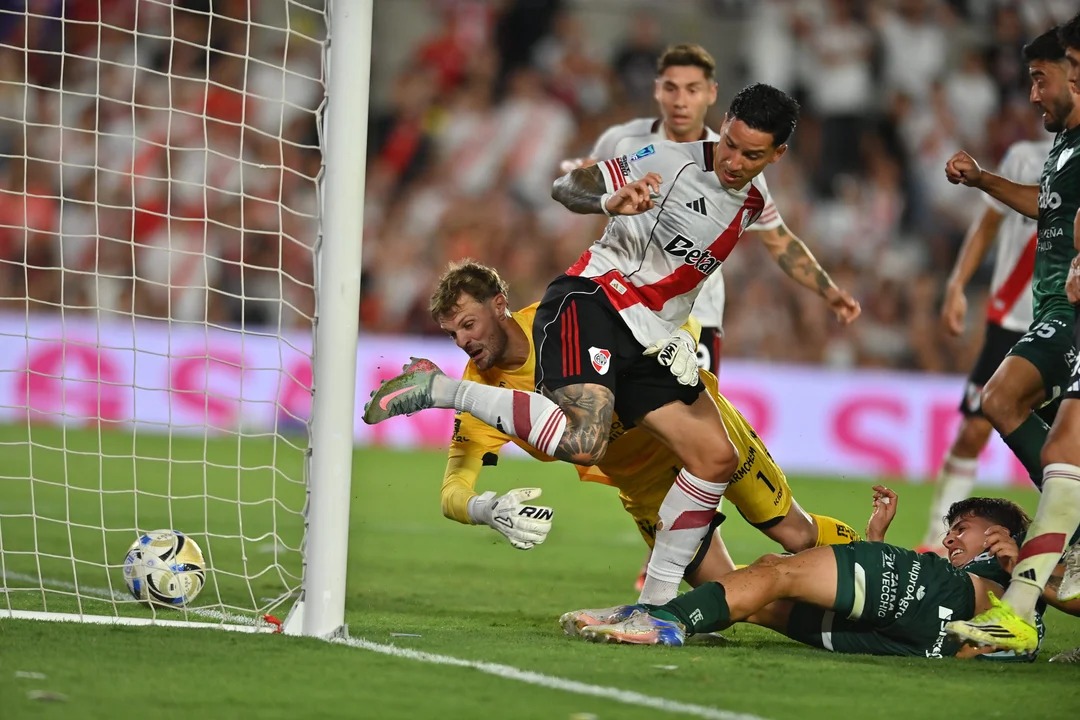 Coudet debutó con un triunfo ante Sarmiento en el Monumental y River se prende arriba en la zona B