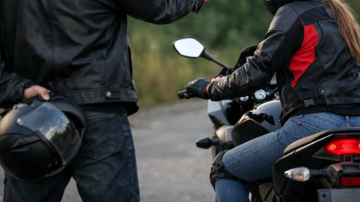 Violento ataque en el barrio Vinalar: una joven denunció que un vecino la golpeó y la tiró de la moto