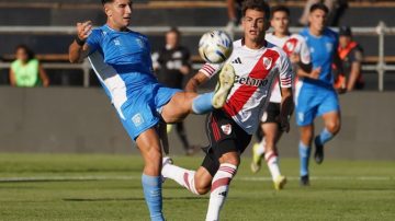 River ganó un duro partido en Río Cuarto a Estudiantes y se subió a la punta de la Zona B
