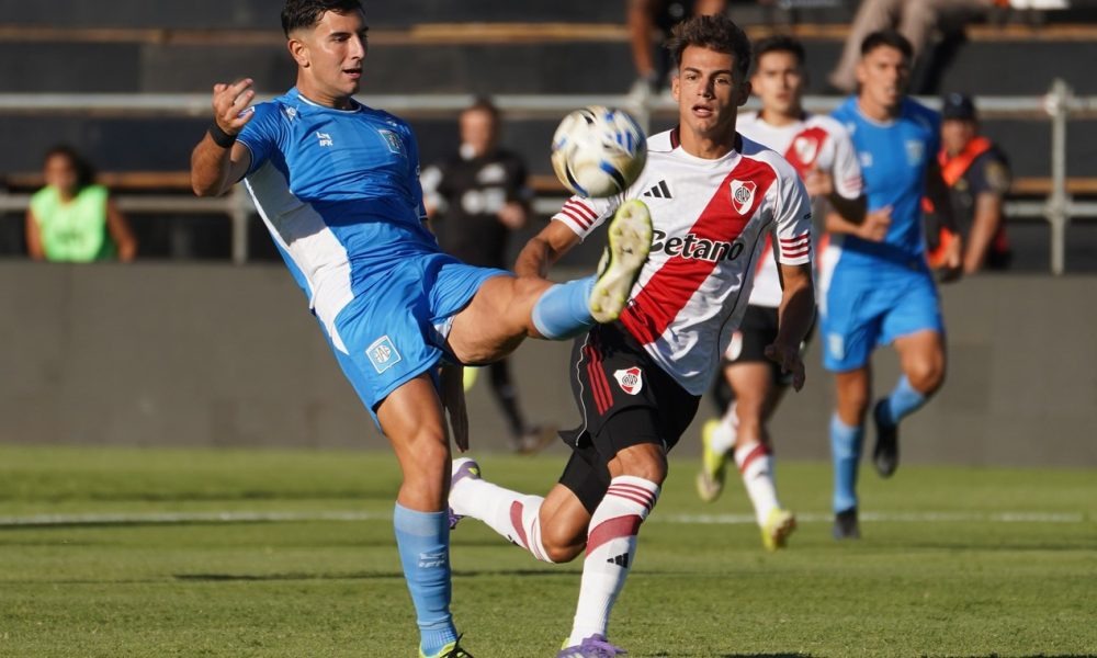 River ganó un duro partido en Río Cuarto a Estudiantes y se subió a la punta de la Zona B