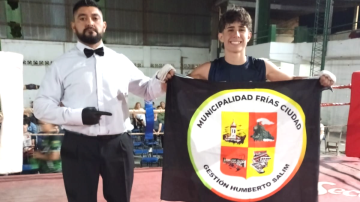 El friense Simón Ramírez debutó en el ring con un triunfo unánime en Santiago
