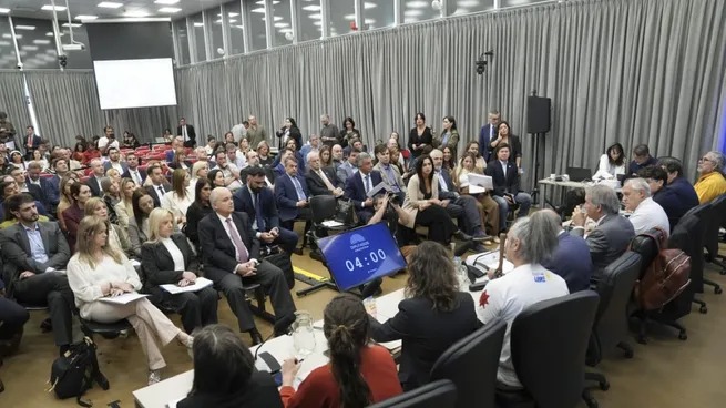 Se reanuda la audiencia por la Ley de Glaciares en Diputados tras una tensa primera jornada