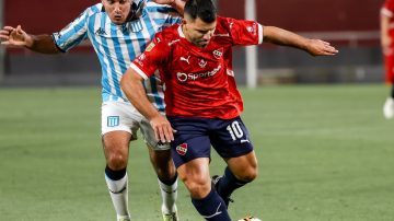 El “Kun” Agüero sufrió una grave lesión en un partido de la Senior de Independiente y tendrán que operarlo