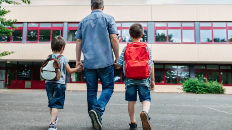 En febrero, criar a un niño en edad escolar superó los 600.000 pesos