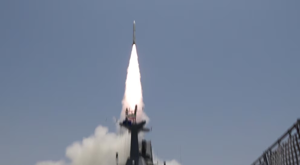 Irán endurece las reglas de tránsito tras atacar un buque de propiedad estadounidense