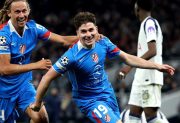 Atlético cayó ante Tottenham, pero avanzó con Julián Álvarez como figura