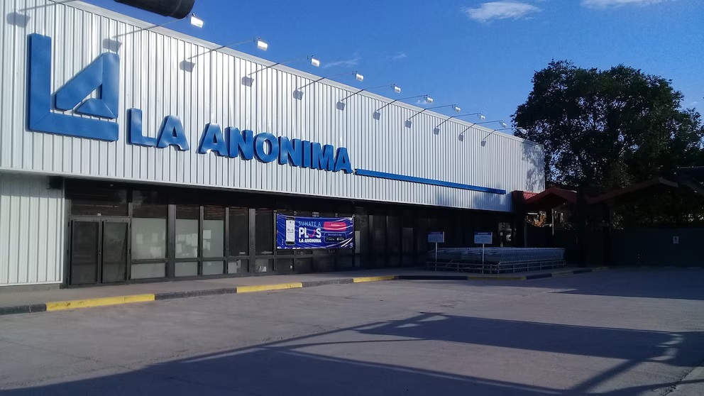 La Anónima compró 12 hipermercados Libertad y llegará a Santiago del Estero