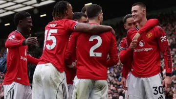 Manchester United venció al Aston Villa del Dibu Martínez y se metió en zona de Champions