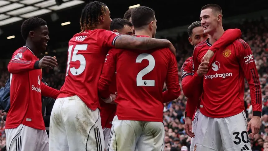 Manchester United venció al Aston Villa del Dibu Martínez y se metió en zona de Champions