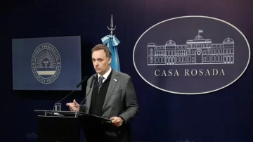 Manuel Adorni retoma las conferencias en Casa Rosada tras una semana de silencio