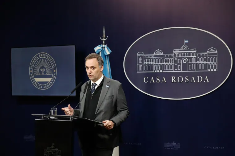 Manuel Adorni retoma las conferencias en Casa Rosada tras una semana de silencio